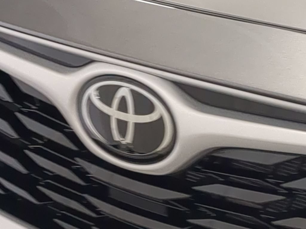 Used 2025 Toyota Highlander XLE AWD/4WD image 15