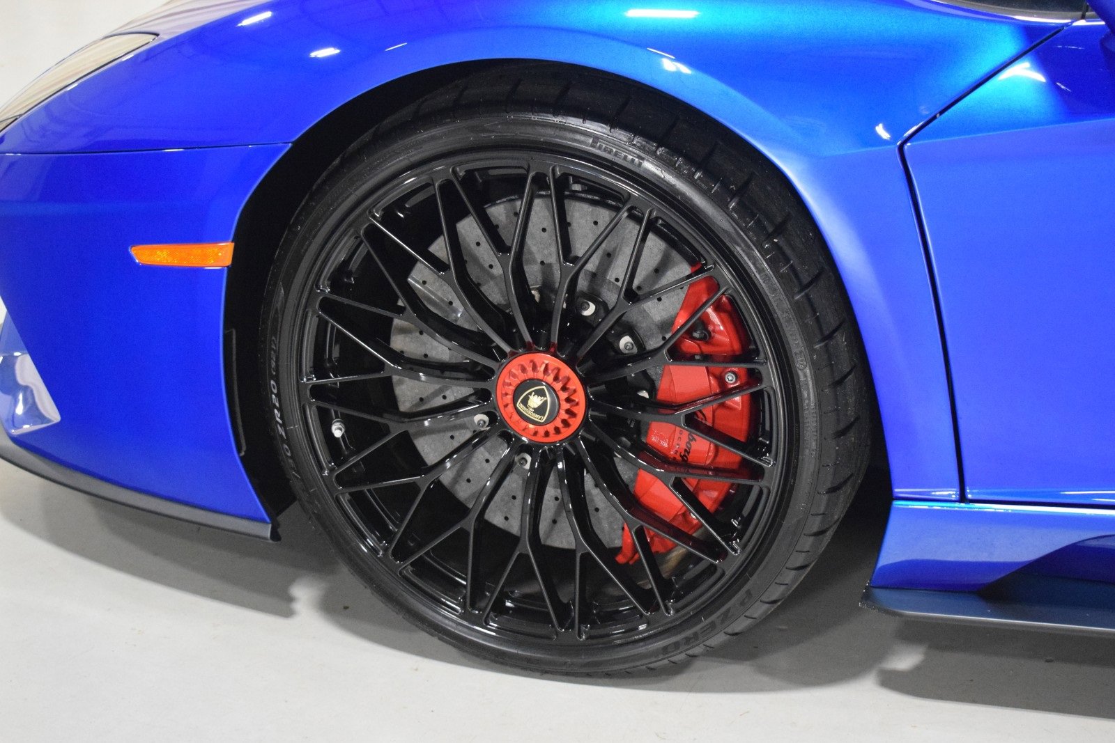 Used 2019 Lamborghini Aventador S image 6