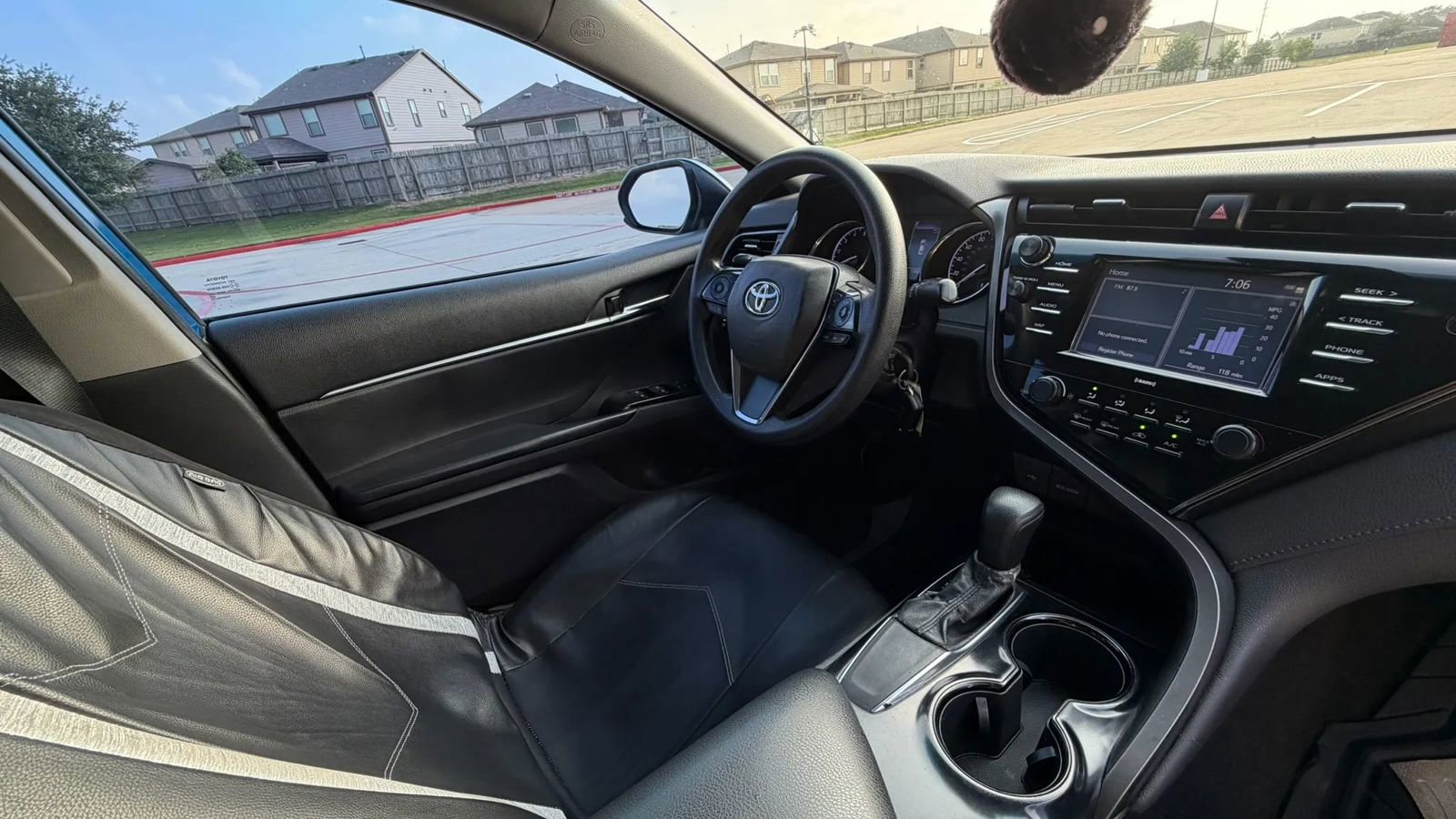 Used 2020 Toyota Camry LE FWD image 10