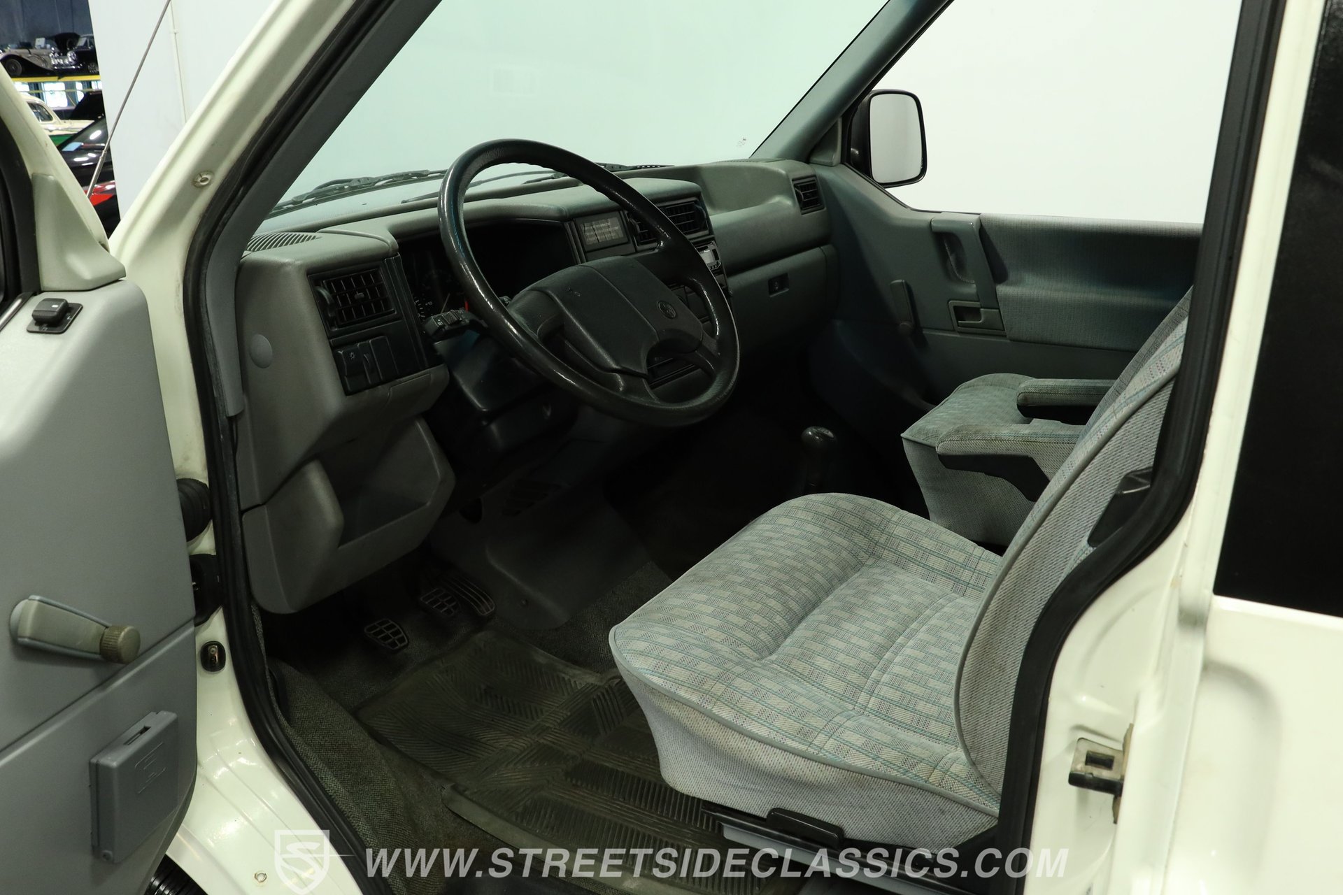 Used 1992 Volkswagen Eurovan Camper FWD image 4