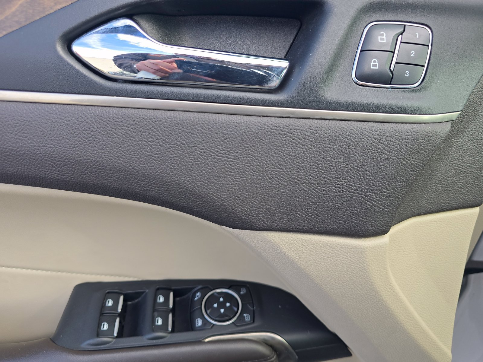 Used 2017 Lincoln MKC Reserve w/ Lincoln MKC Climate Package AWD/4WD image 28