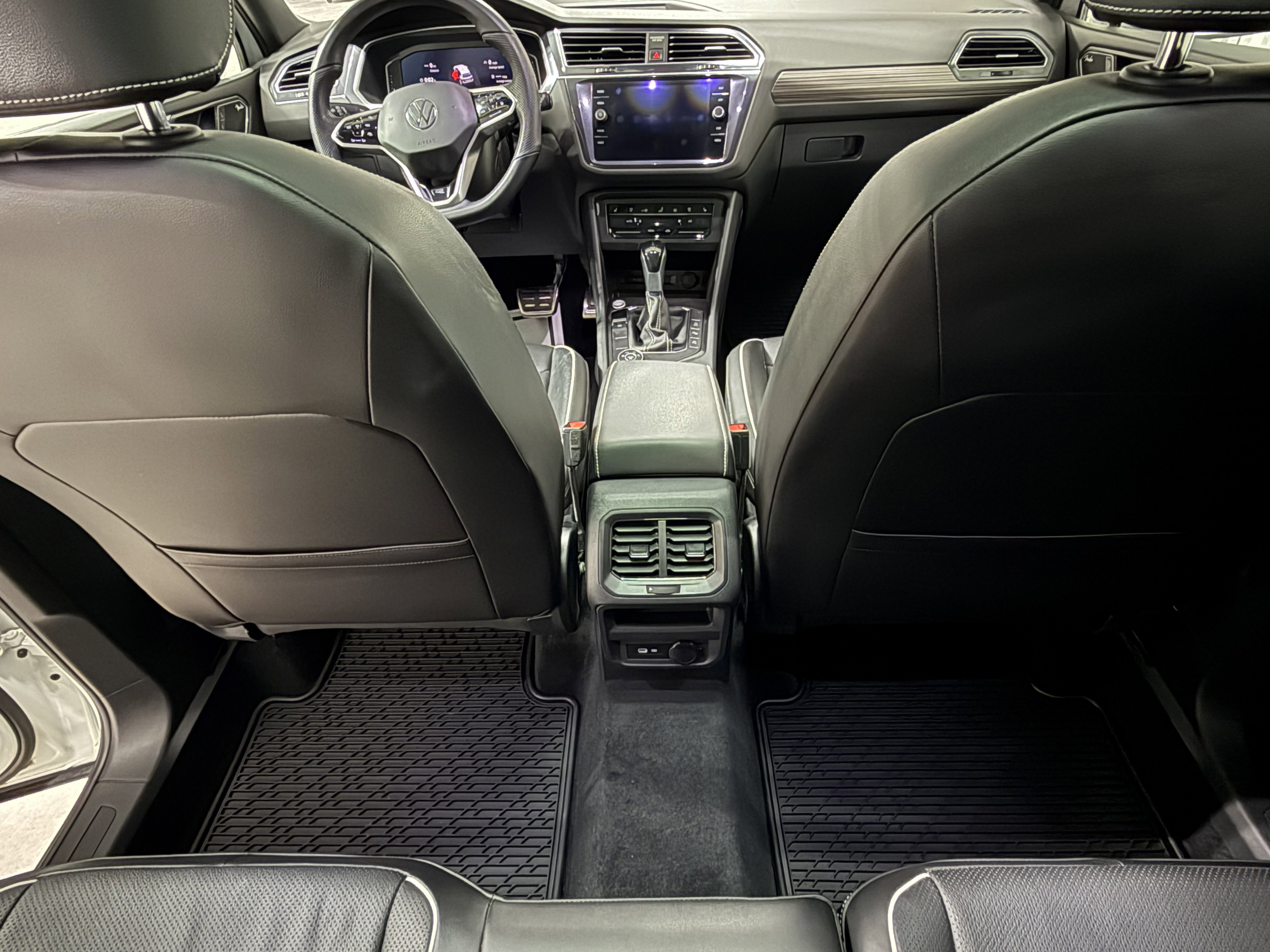Used 2022 Volkswagen Tiguan SEL R-Line image 25