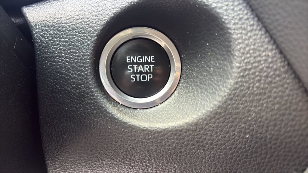 Used 2023 Toyota Corolla Cross XLE FWD image 23