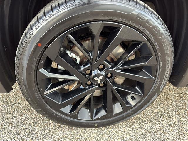 Used 2023 Mitsubishi Outlander SE Black Edition image 9