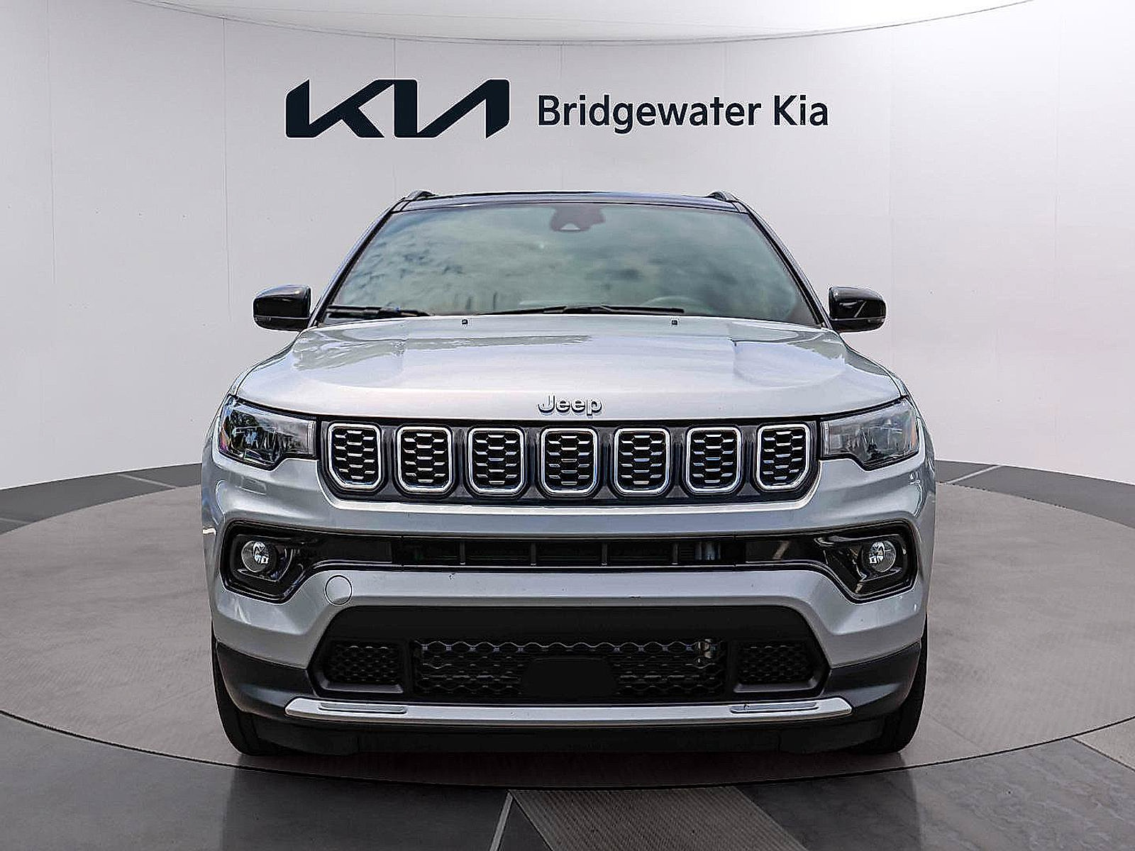 Used 2025 Jeep Compass Limited AWD/4WD image 2
