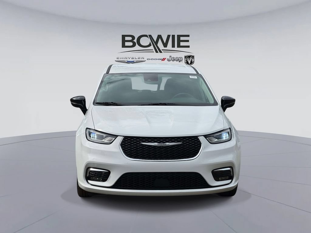 Used 2024 Chrysler Pacifica Limited FWD image 6