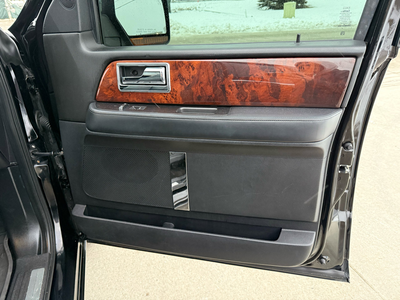 Used 2016 Lincoln Navigator Select image 32