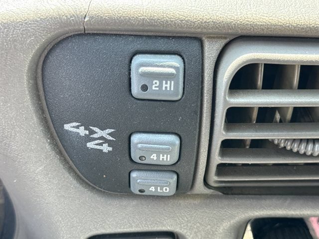 Used 2004 Chevrolet Blazer LS w/ Preferred Equipment Group AWD/4WD image 18