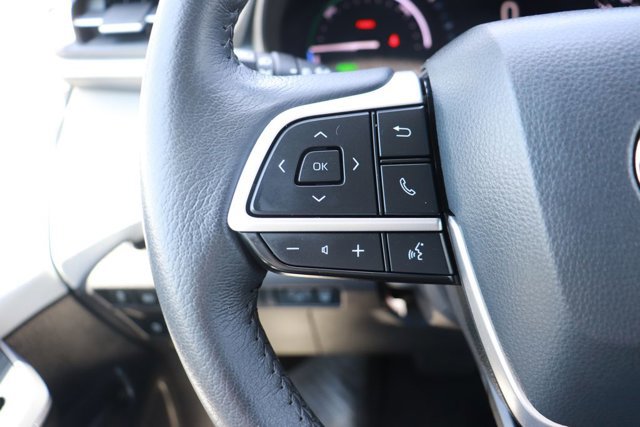 Used 2025 Toyota Sienna XLE FWD image 22
