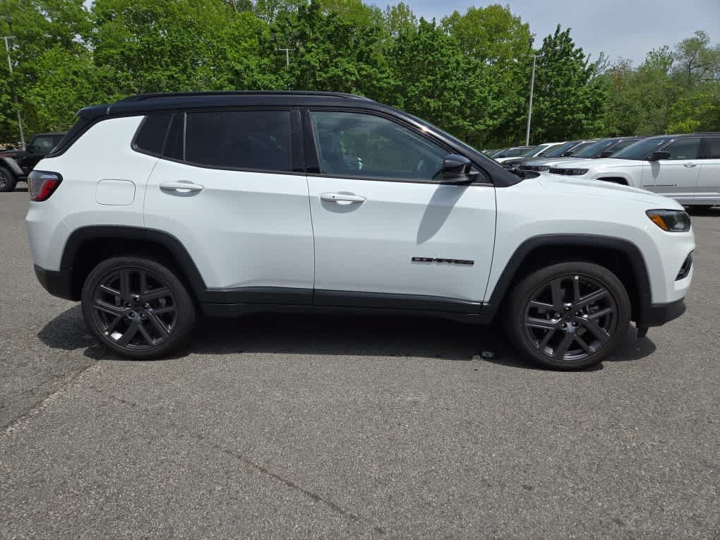 Used 2026 Jeep Compass Limited AWD/4WD image 3