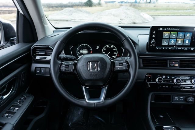 Used 2025 Honda Pilot EX-L image 15