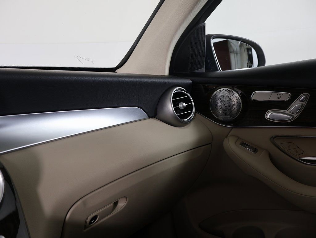 Used 2017 Mercedes-Benz GLC 300 4MATIC image 6