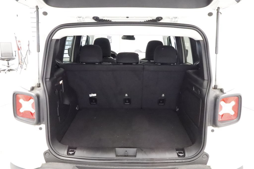 Certified 2023 Jeep Renegade Latitude w/ Sun/Sound Group AWD/4WD image 20