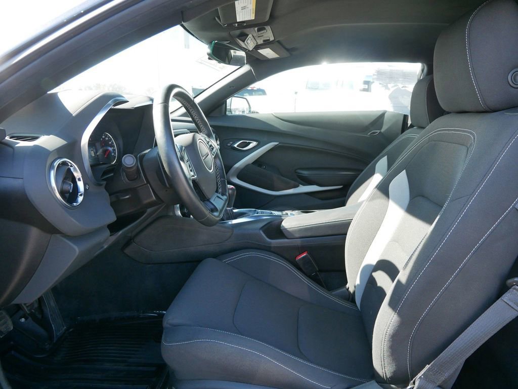 Used 2023 Chevrolet Camaro LT w/ Technology Package image 7