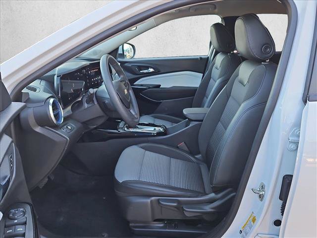 Used 2025 Chevrolet Trax LT FWD image 15