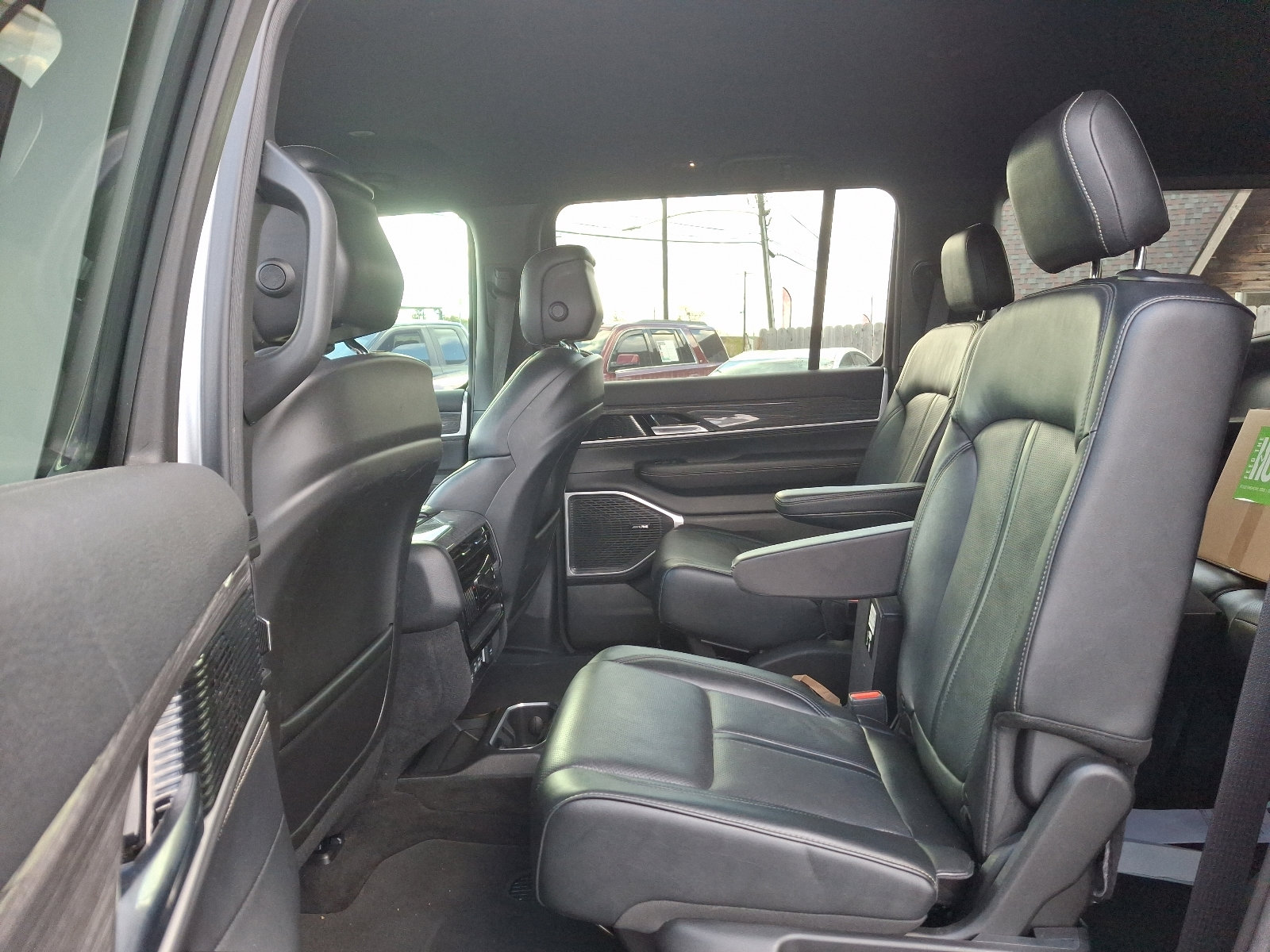 Used 2022 Jeep Wagoneer Series III w/ Flexible Seating Group AWD/4WD image 11