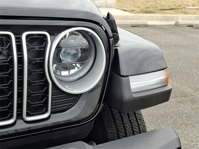 Used 2025 Jeep Wrangler Sahara image 9