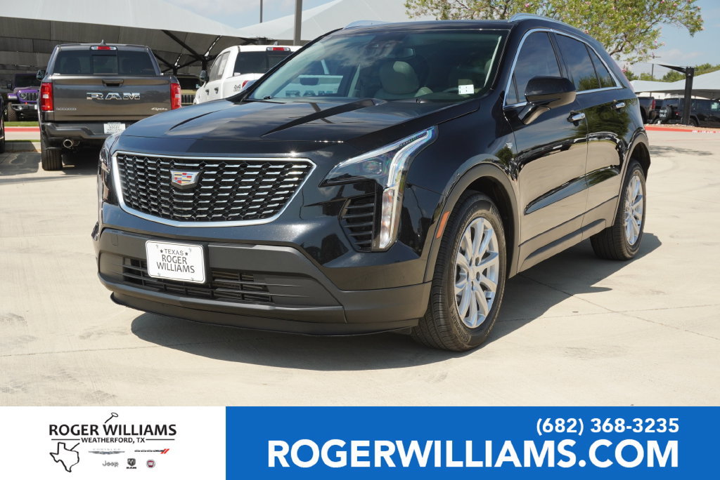 Used 2023 Cadillac XT4 Luxury w/ Cold Weather Package FWD image 1