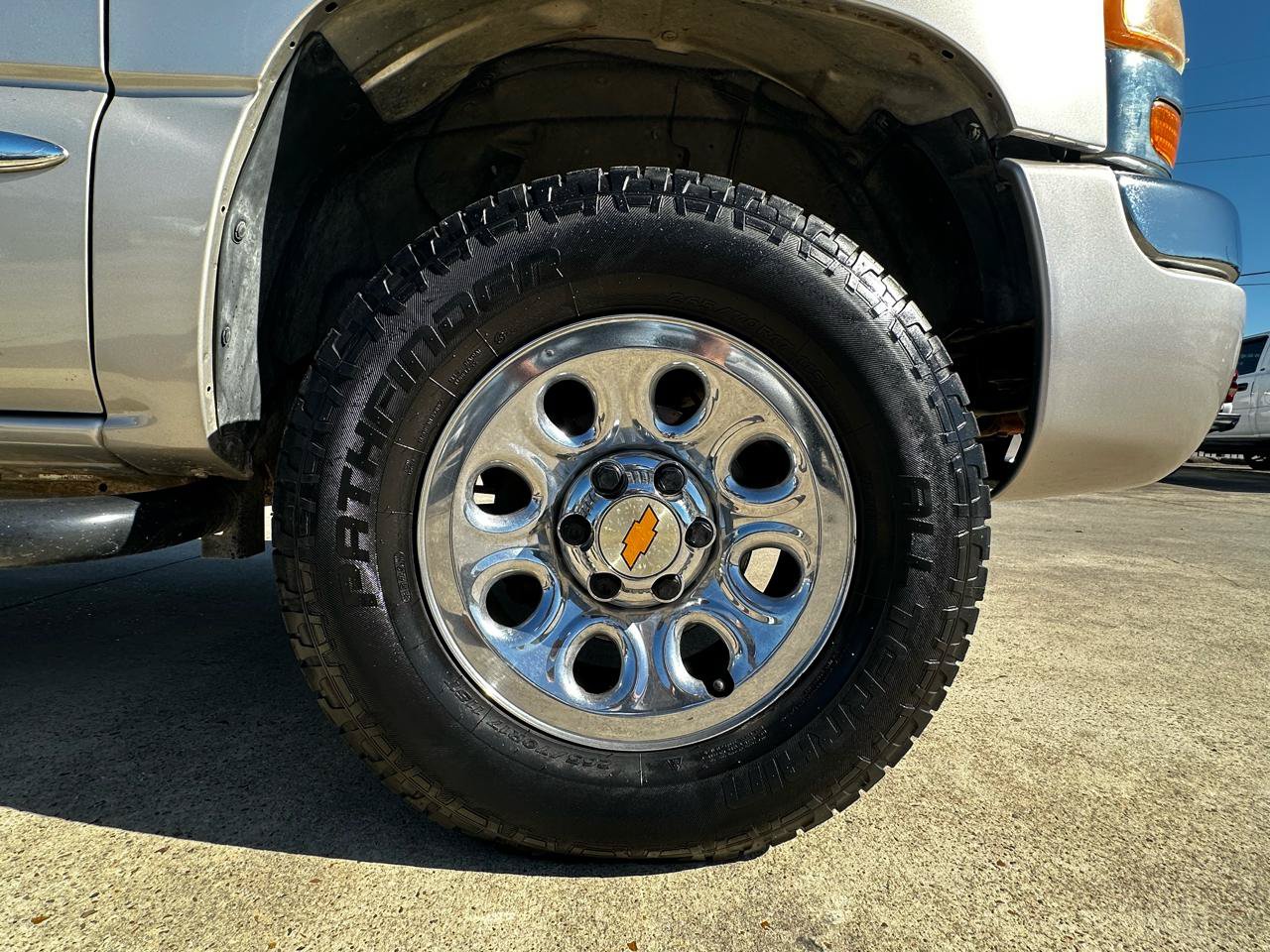 Used 2004 GMC Sierra 1500 SLE w/ Safe And Sound Package RWD image 9