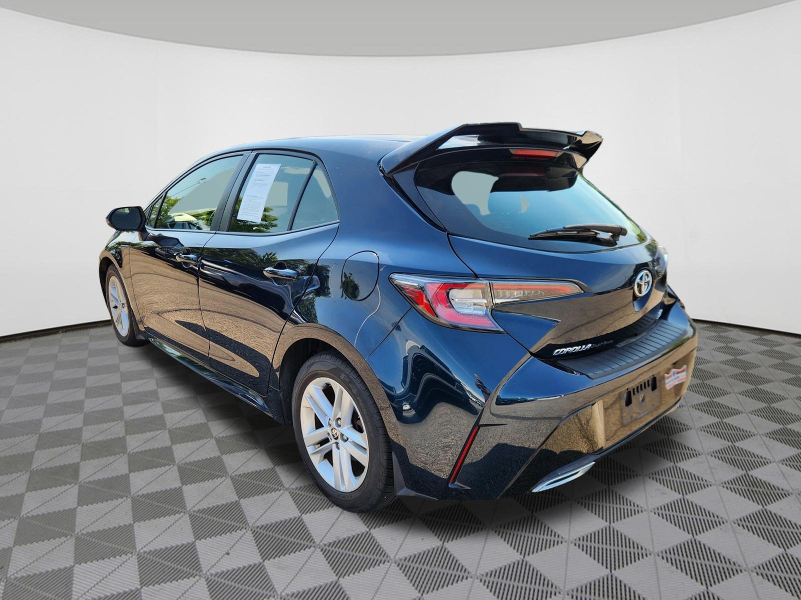 Used 2019 Toyota Corolla SE w/ SE Option Package FWD image 3