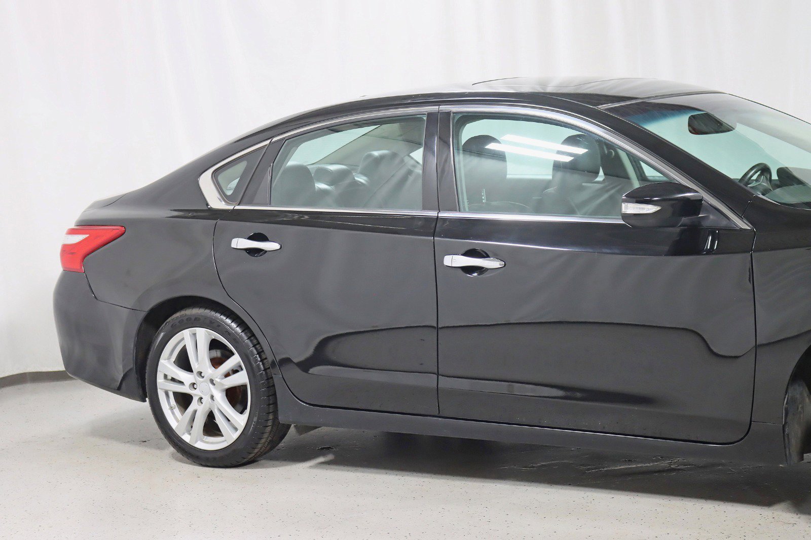 Used 2017 Nissan Altima 3.5 SL image 3