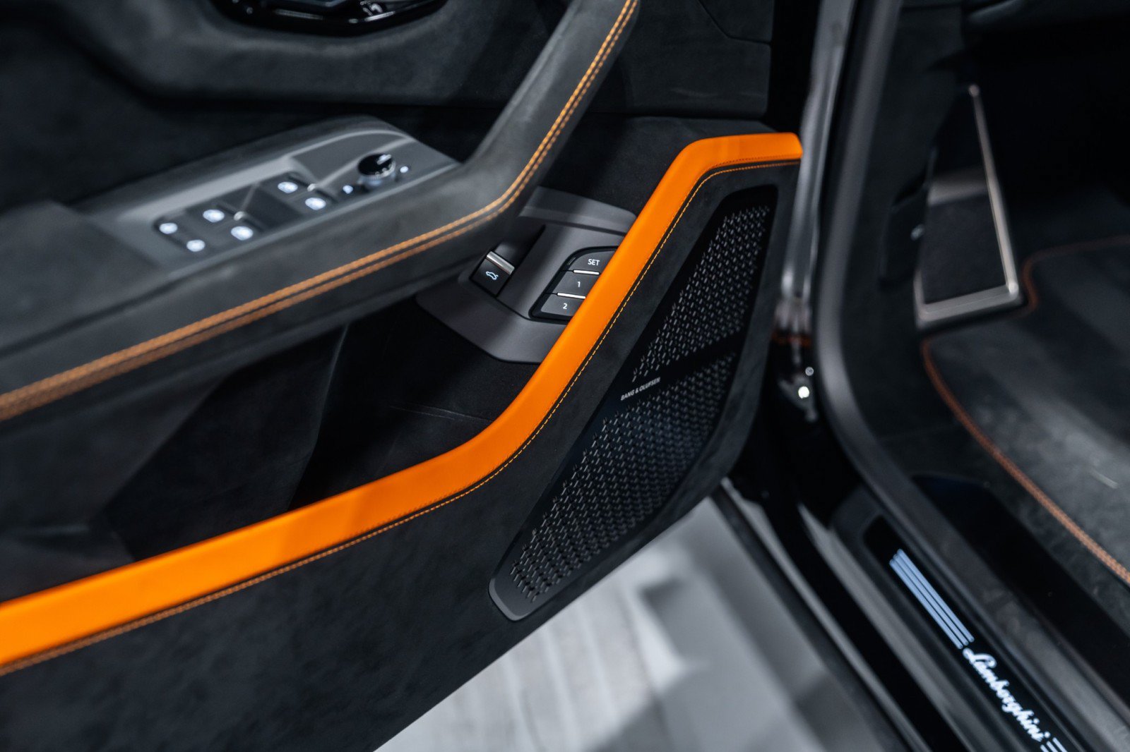 Used 2024 Lamborghini Urus Performante AWD/4WD image 15