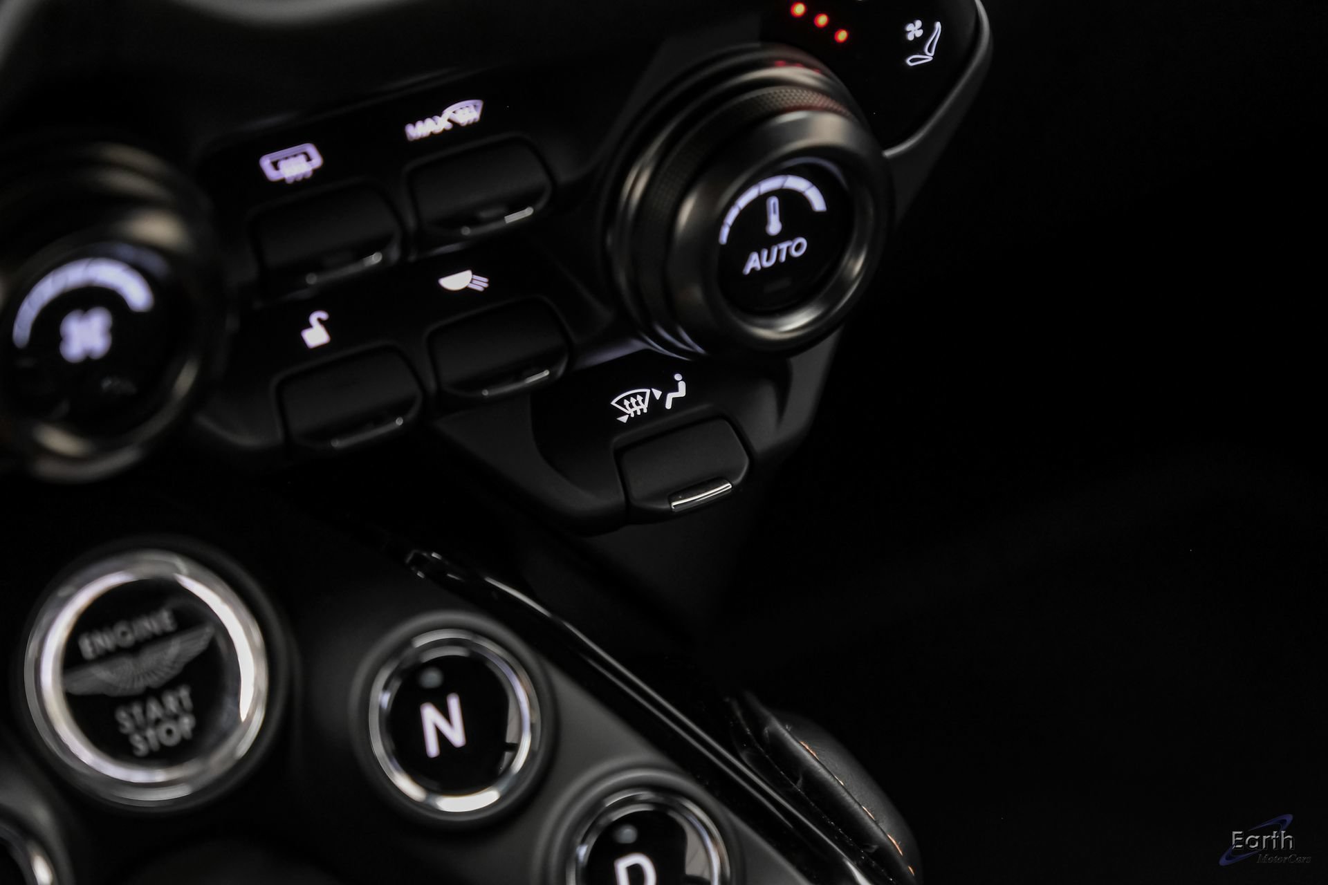 Used 2020 Aston Martin V8 Vantage Coupe RWD image 78
