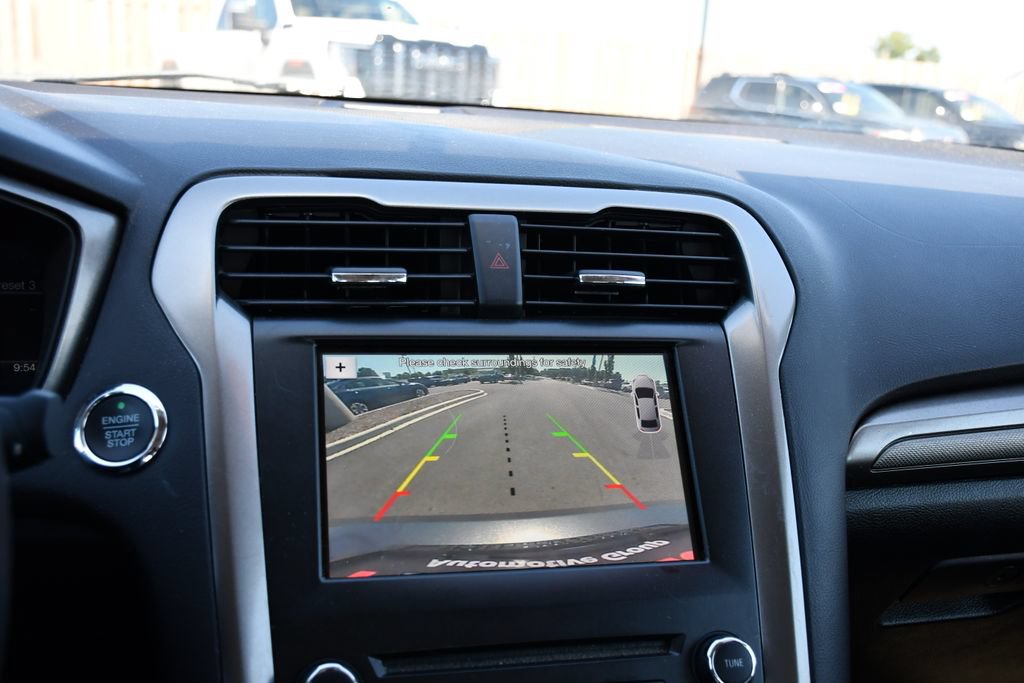 Used 2018 Ford Fusion SE w/ Fusion SE Technology Package FWD image 12