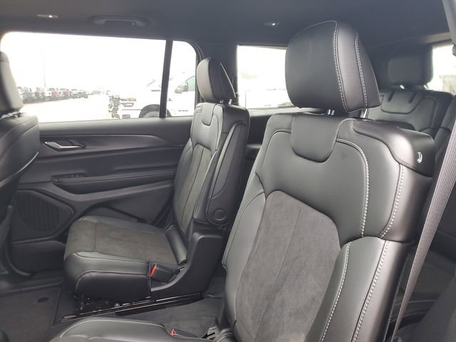 New 2025 Jeep Grand Cherokee L Altitude RWD image 9
