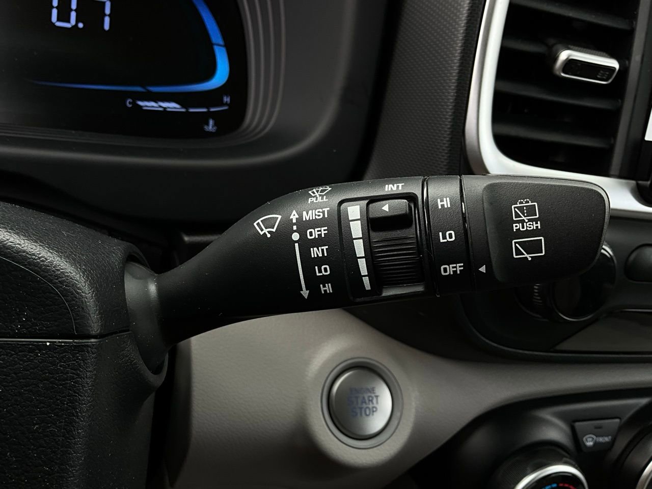 Used 2025 Hyundai Venue SEL image 37