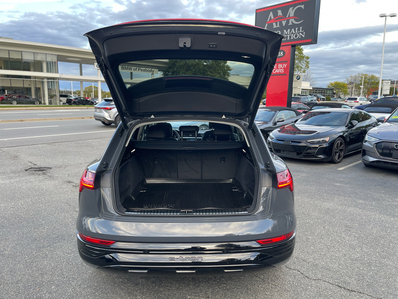 Used 2024 Audi Q8 e-tron Premium Plus w/ Premium Plus Package image 68