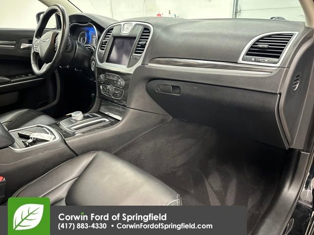 Used 2022 Chrysler 300 Touring L image 10