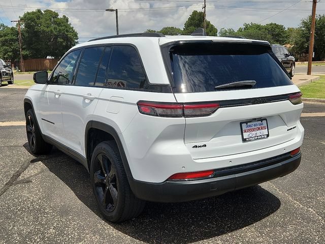 Used 2022 Jeep Grand Cherokee Altitude AWD/4WD image 3