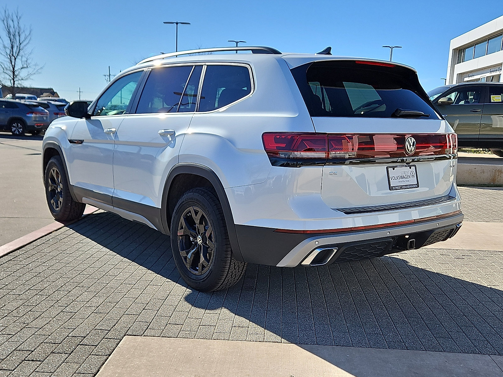 New 2026 Volkswagen Atlas Peak Edition image 2