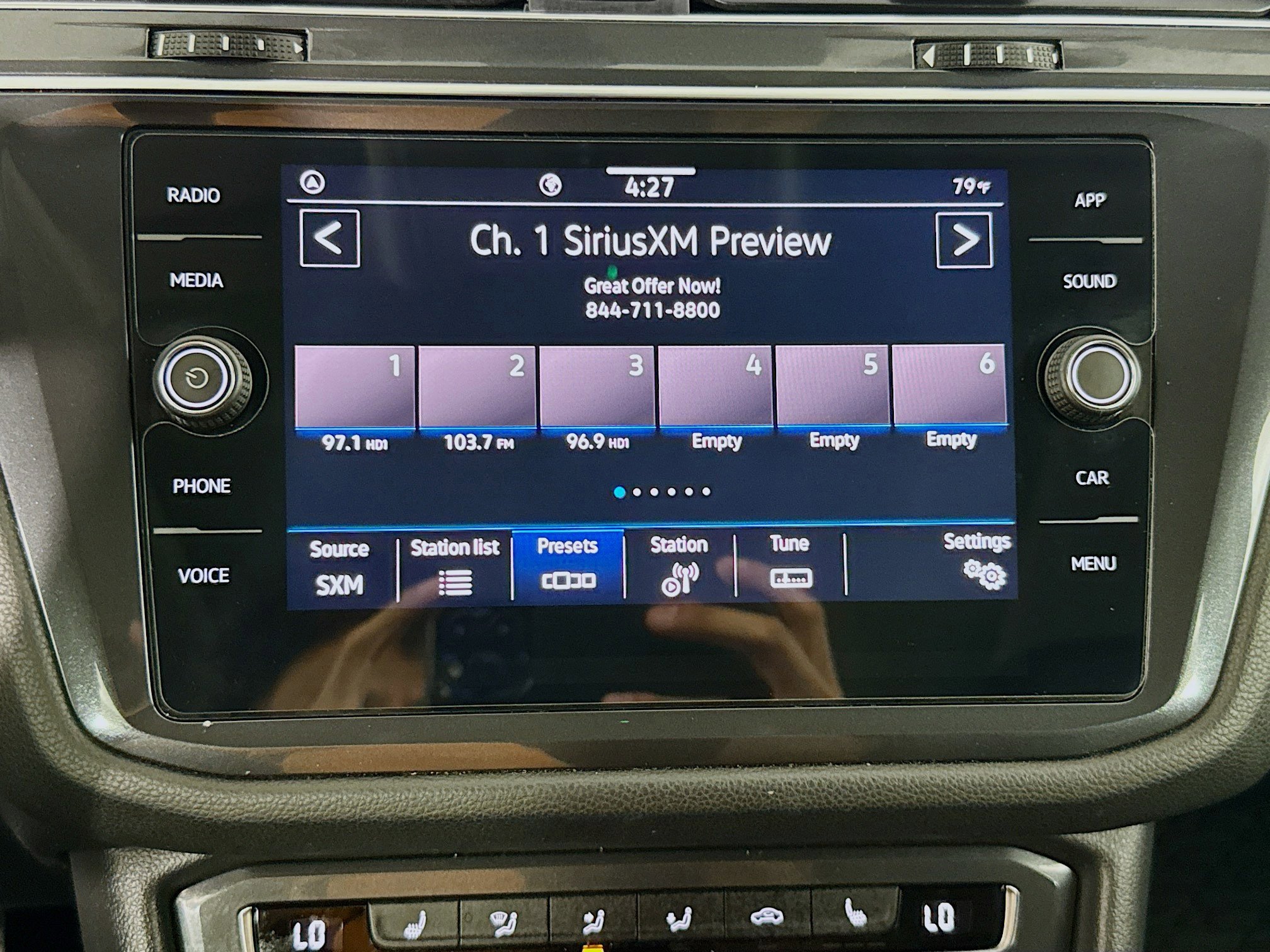 Used 2021 Volkswagen Tiguan SE w/ Panoramic Sunroof Package FWD image 17