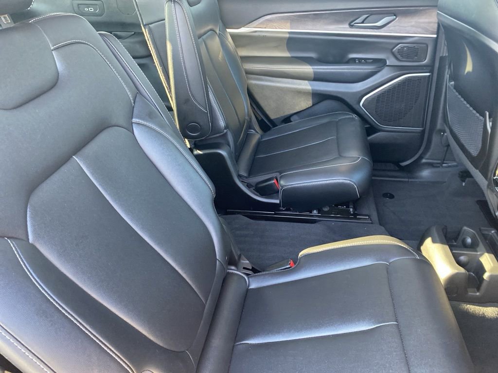 Used 2023 Jeep Grand Cherokee L Limited w/ Trailer Tow Group (B) image 11