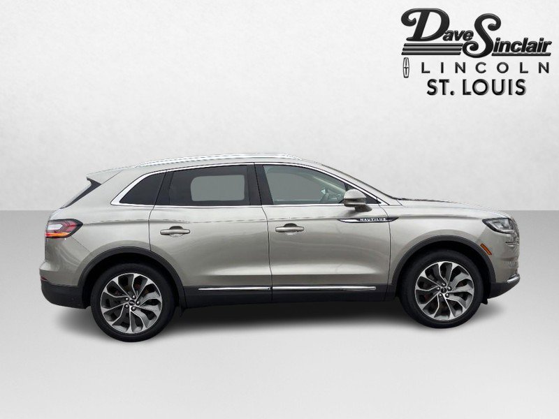 Used 2023 Lincoln Nautilus Reserve image 4