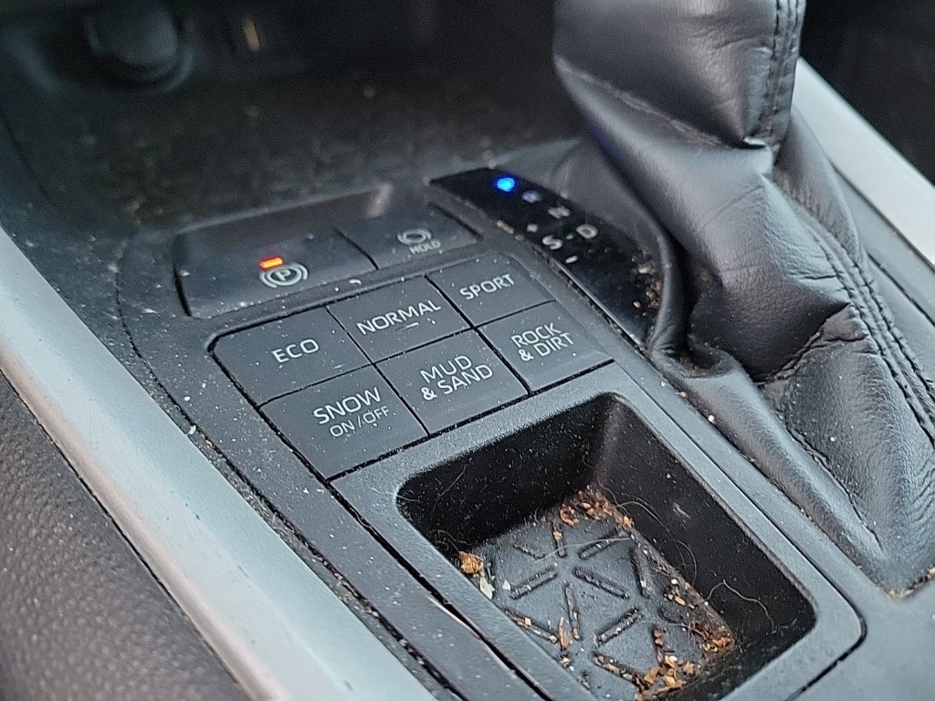 Used 2020 Toyota RAV4 LE w/ All Weather Liner Package AWD/4WD image 9