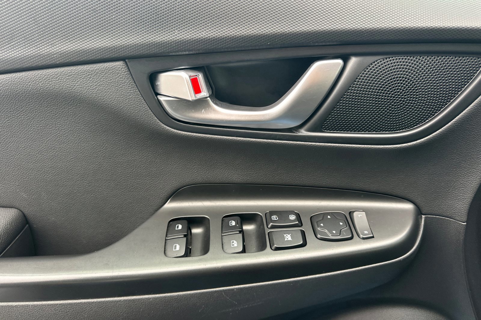 Used 2023 Hyundai Kona Limited w/ Cargo Package image 11