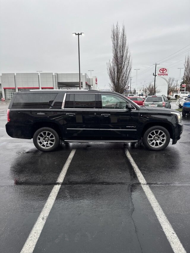 Used 2020 GMC Yukon XL Denali AWD/4WD image 5