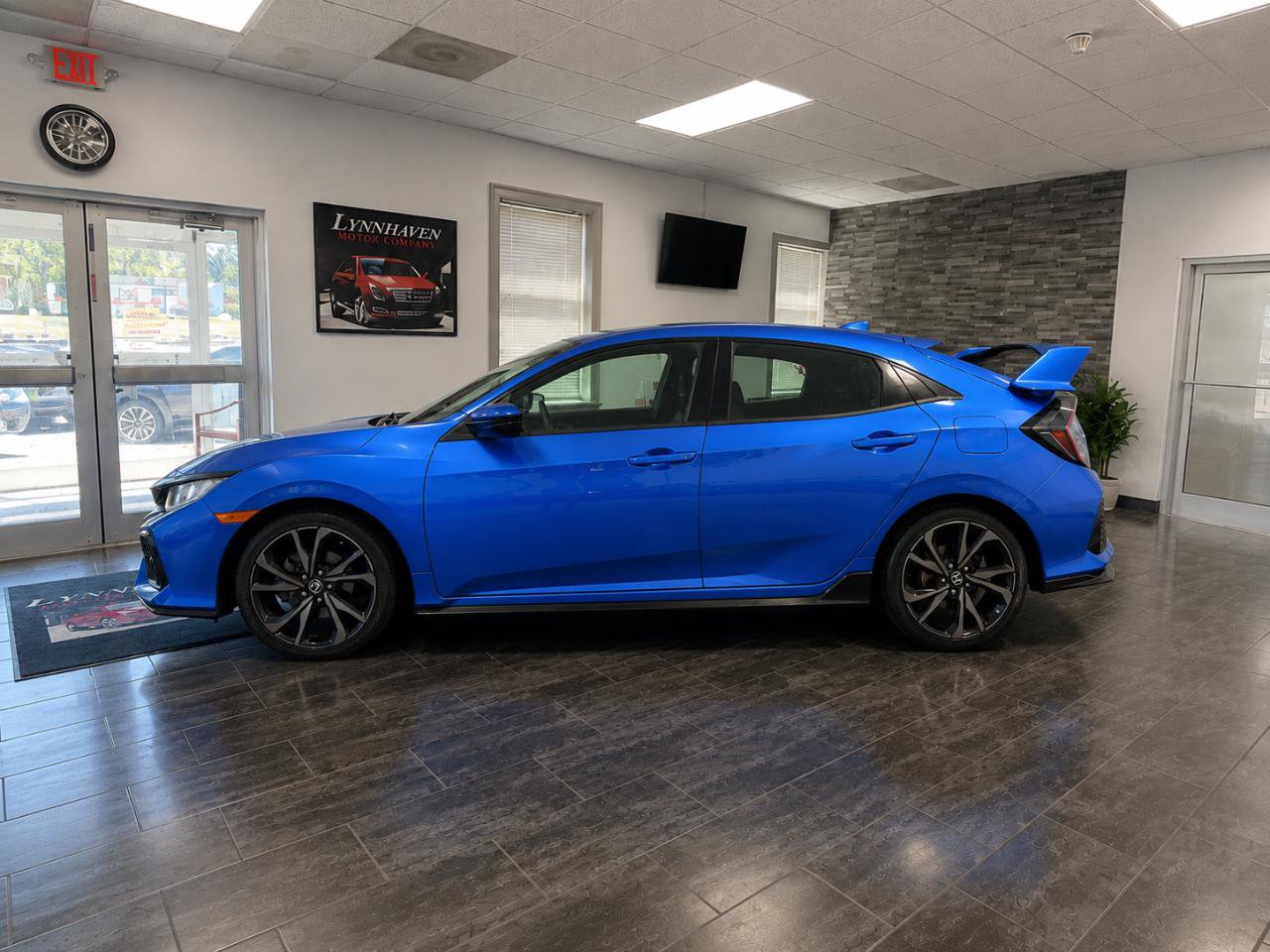Used 2017 Honda Civic Sport image 6