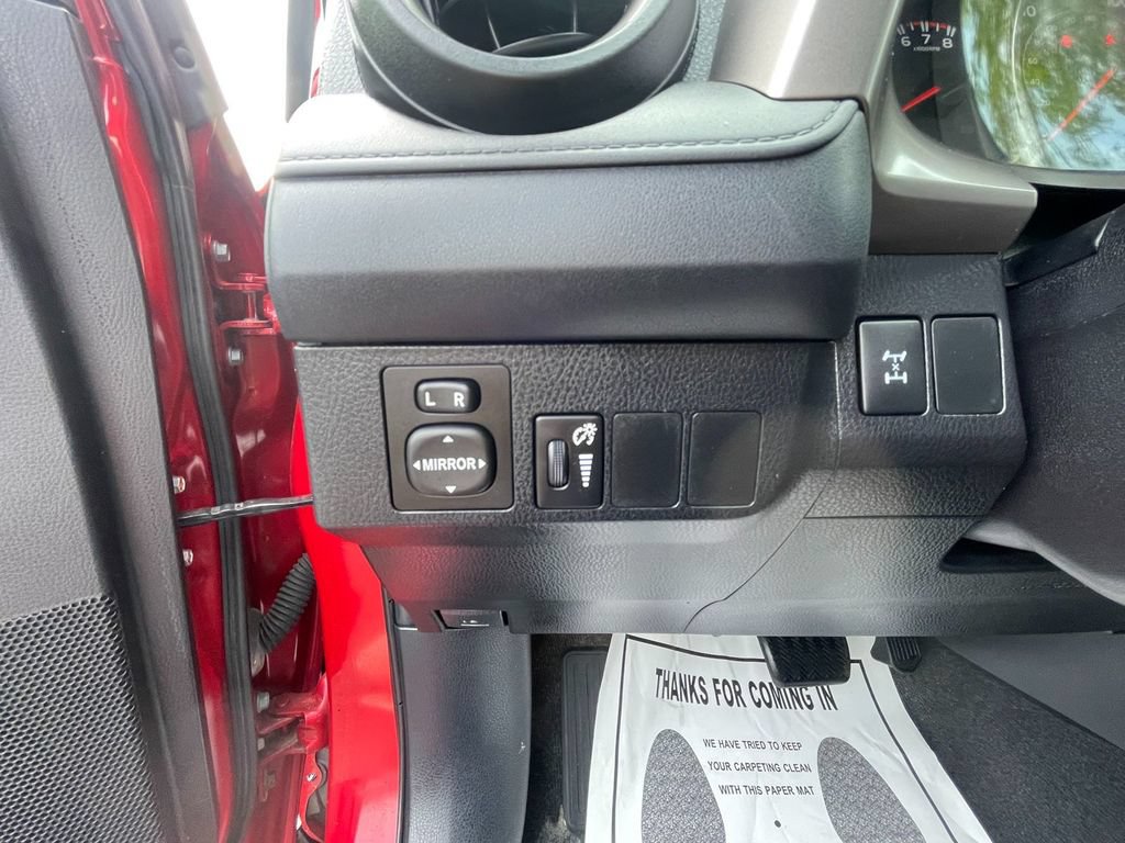 Used 2016 Toyota RAV4 LE AWD/4WD image 14