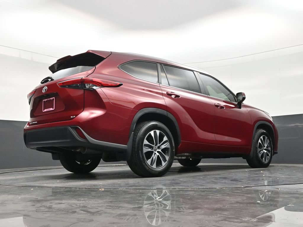 Used 2023 Toyota Highlander XLE FWD image 24