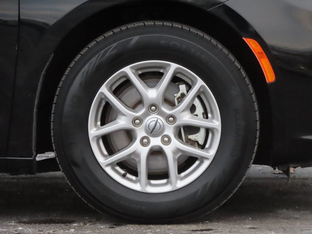 Certified 2024 Chrysler Pacifica Touring-L FWD image 12