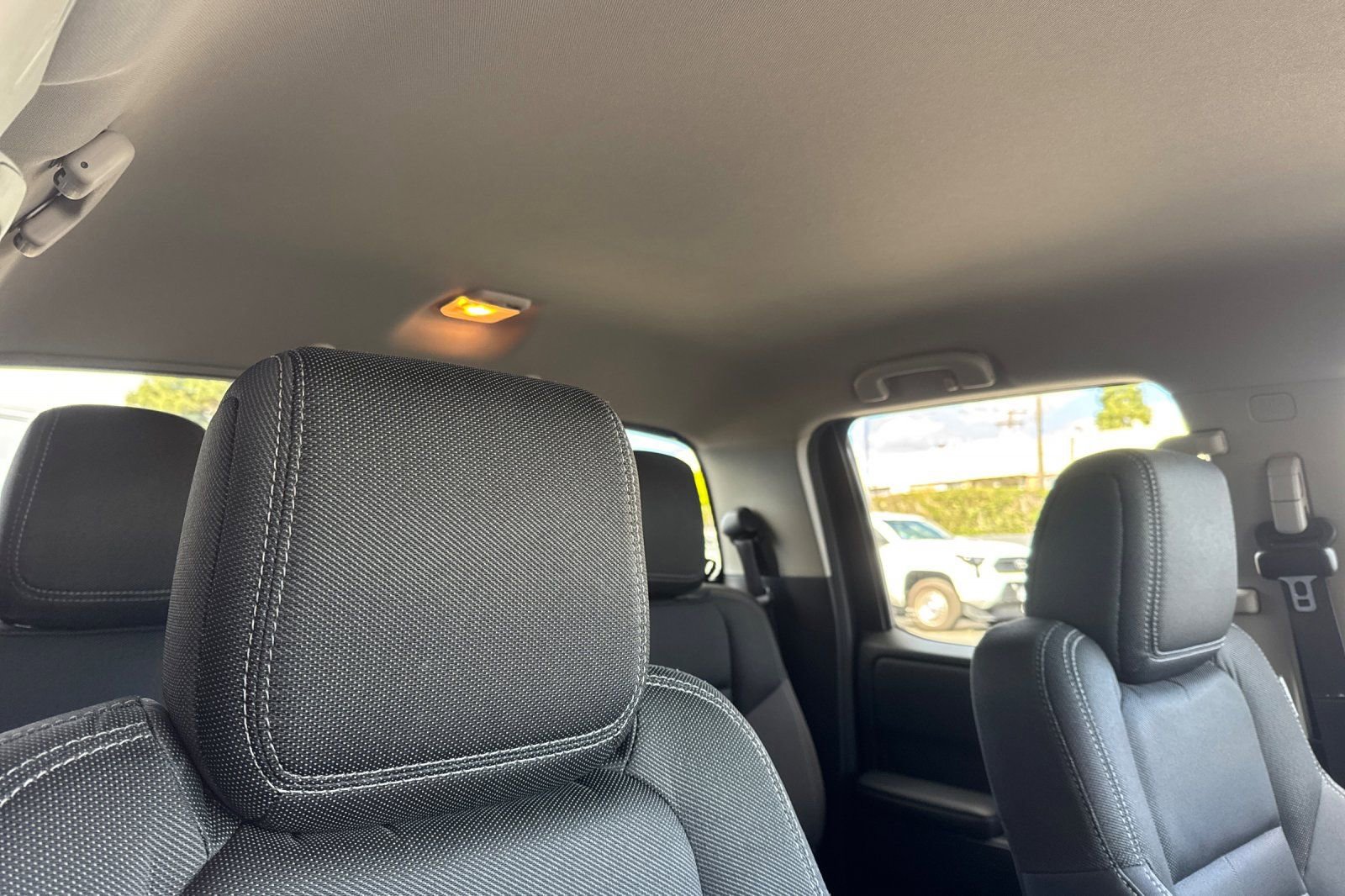 Used 2025 Nissan Frontier SV w/ SV Convenience Package image 21