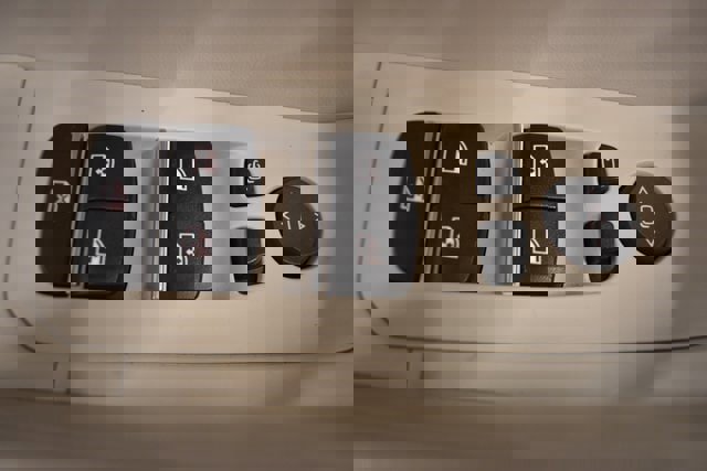 Used 2022 BMW X6 xDrive40i w/ M Sport Package image 23