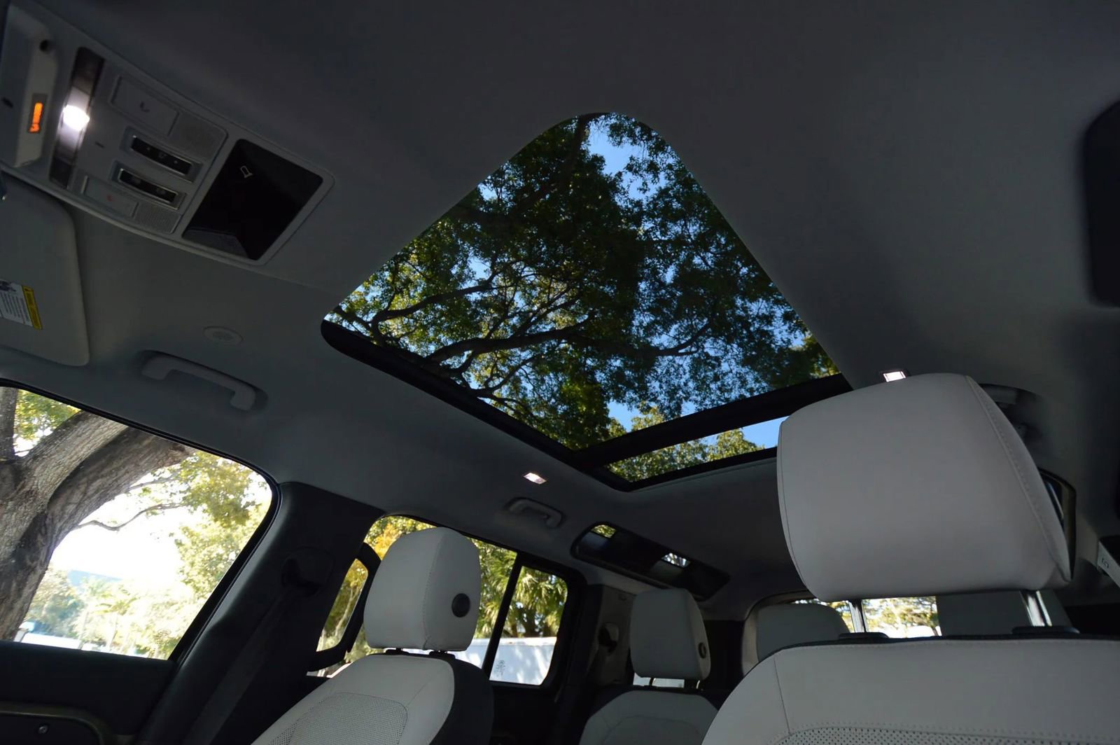 Used 2025 Land Rover Defender 110 X-Dynamic SE image 51