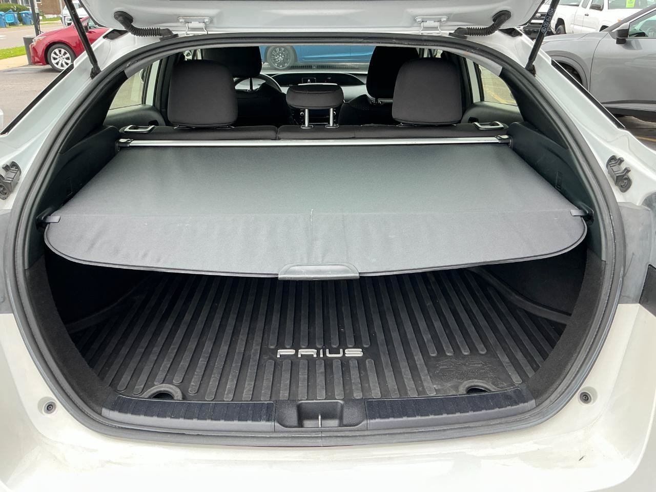 Used 2022 Toyota Prius LE FWD image 18