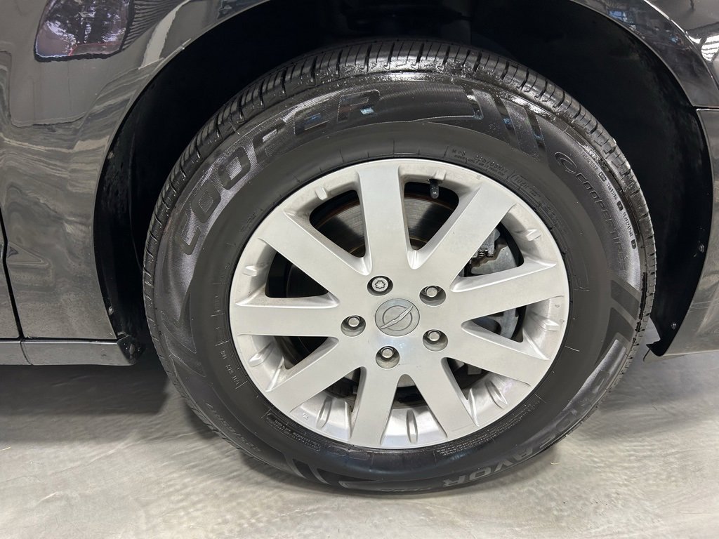 Used 2015 Chrysler Town & Country Touring image 21