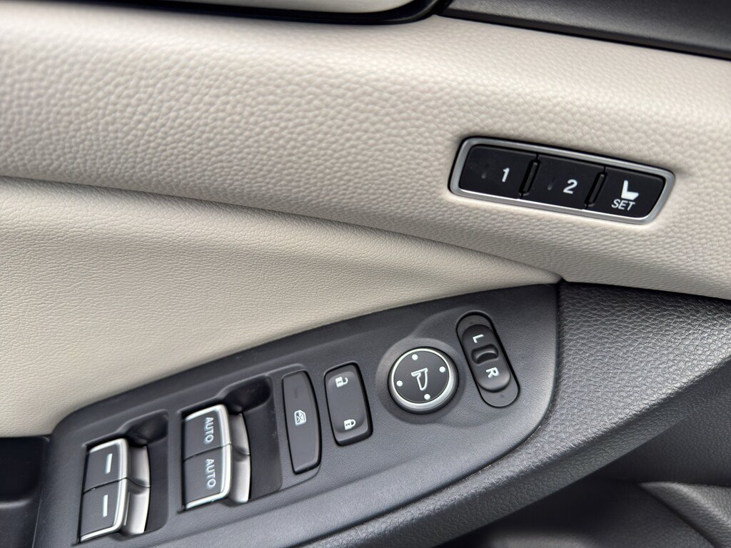 Used 2018 Honda Accord EX-L image 12